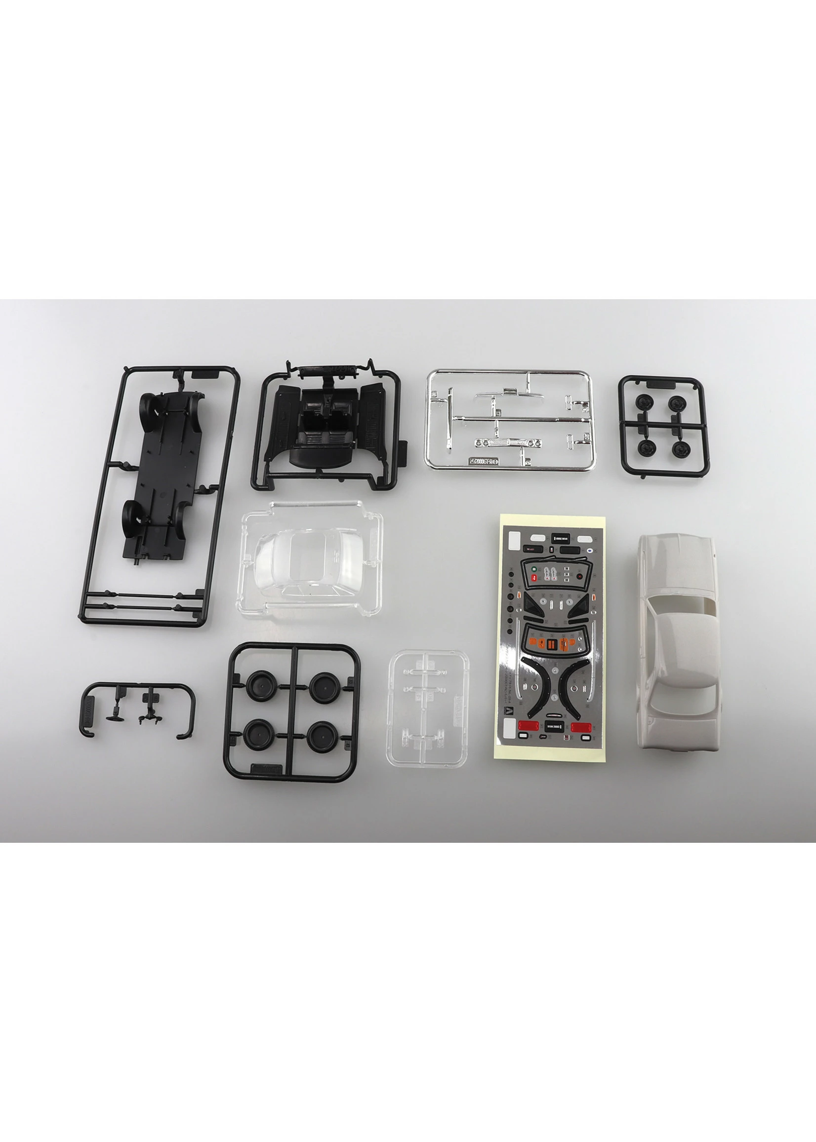 Aoshima 05882 - 1/32 Nissan Skyline 2000 GT-R - Silver - Image 6