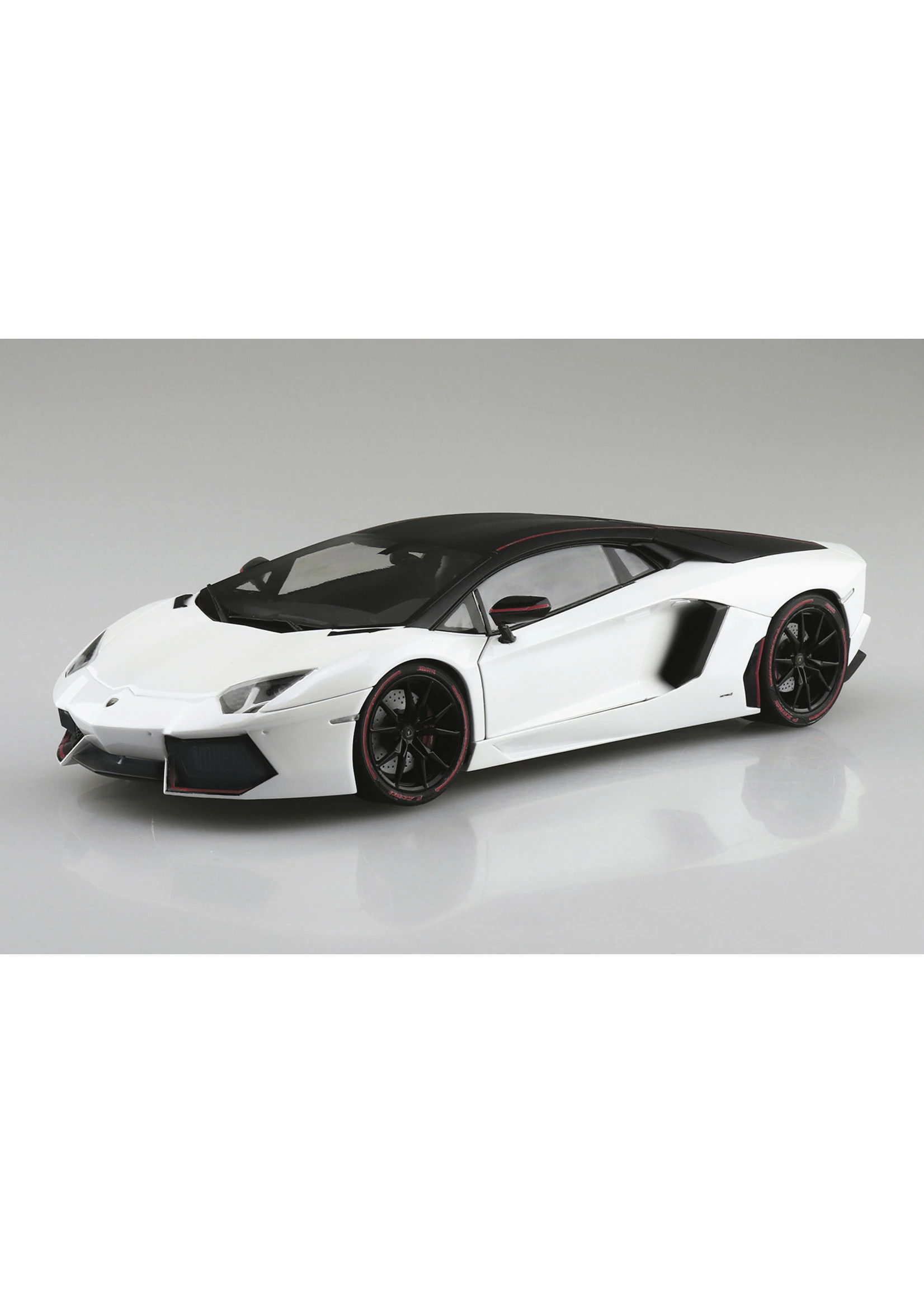 Aoshima 06121 - 1/24 Lamborghini Aventador '15 Pirelli Edition - Image 2