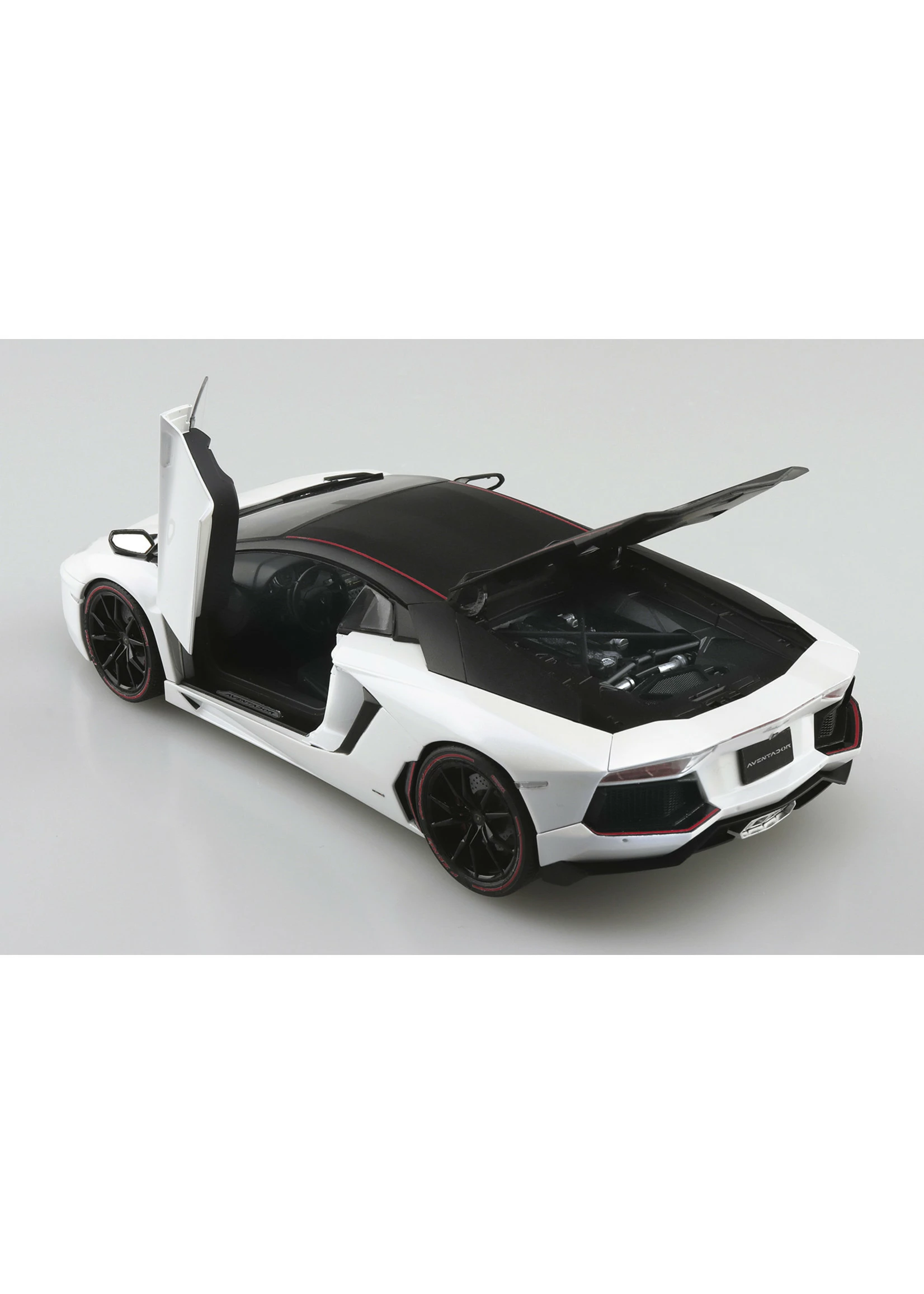 Aoshima 06121 - 1/24 Lamborghini Aventador '15 Pirelli Edition - Image 4