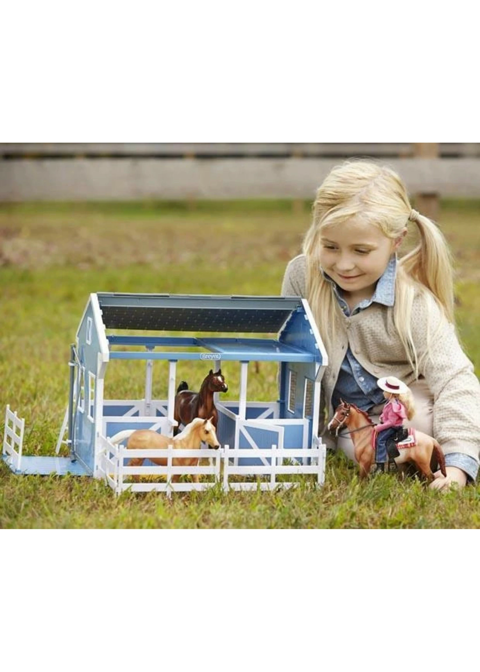 Breyer Classics Country Stable - Image 3