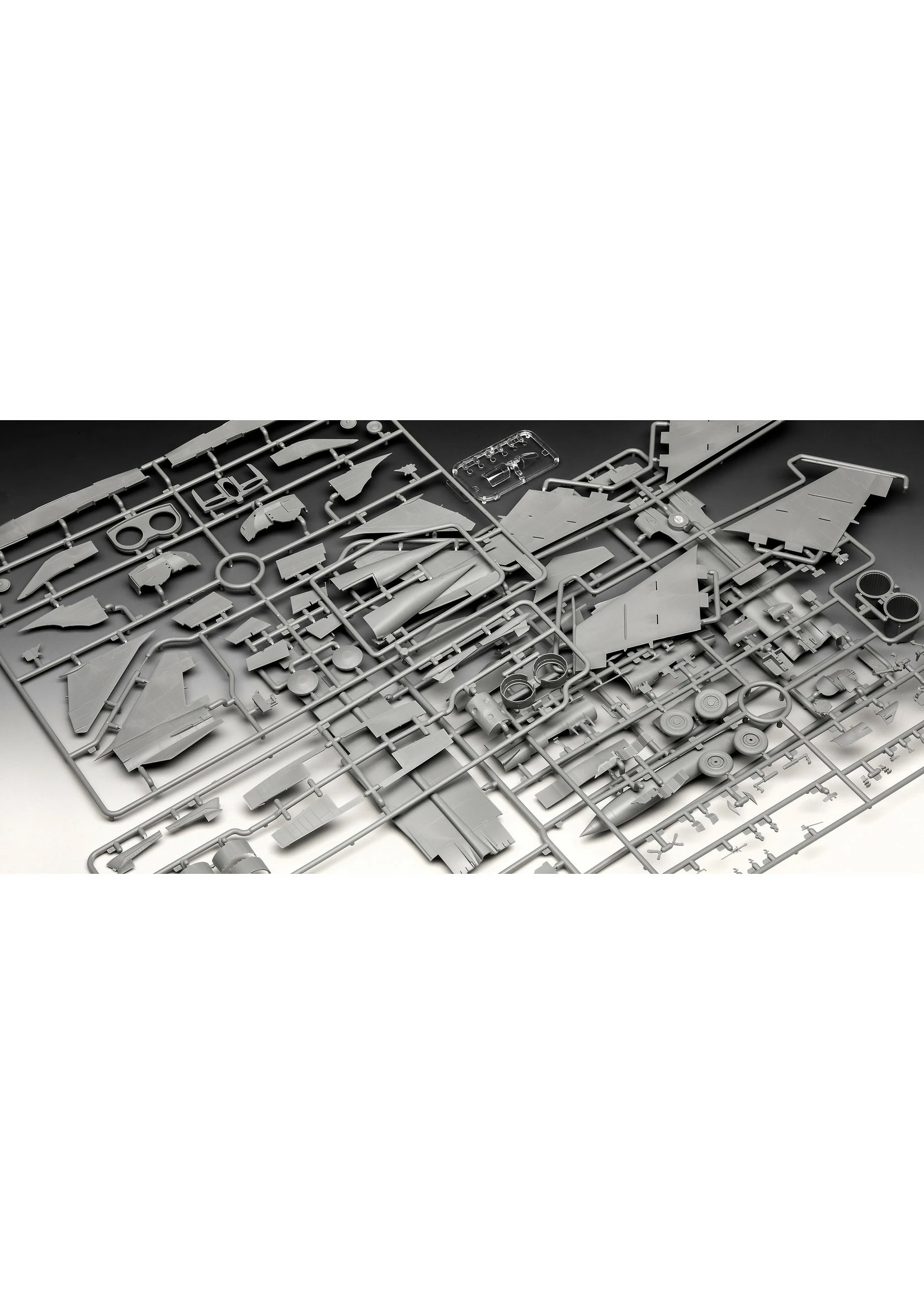 Revell Of Germany 03878 - 1/72 MiG-25 RBT "Foxbat B" - Image 5