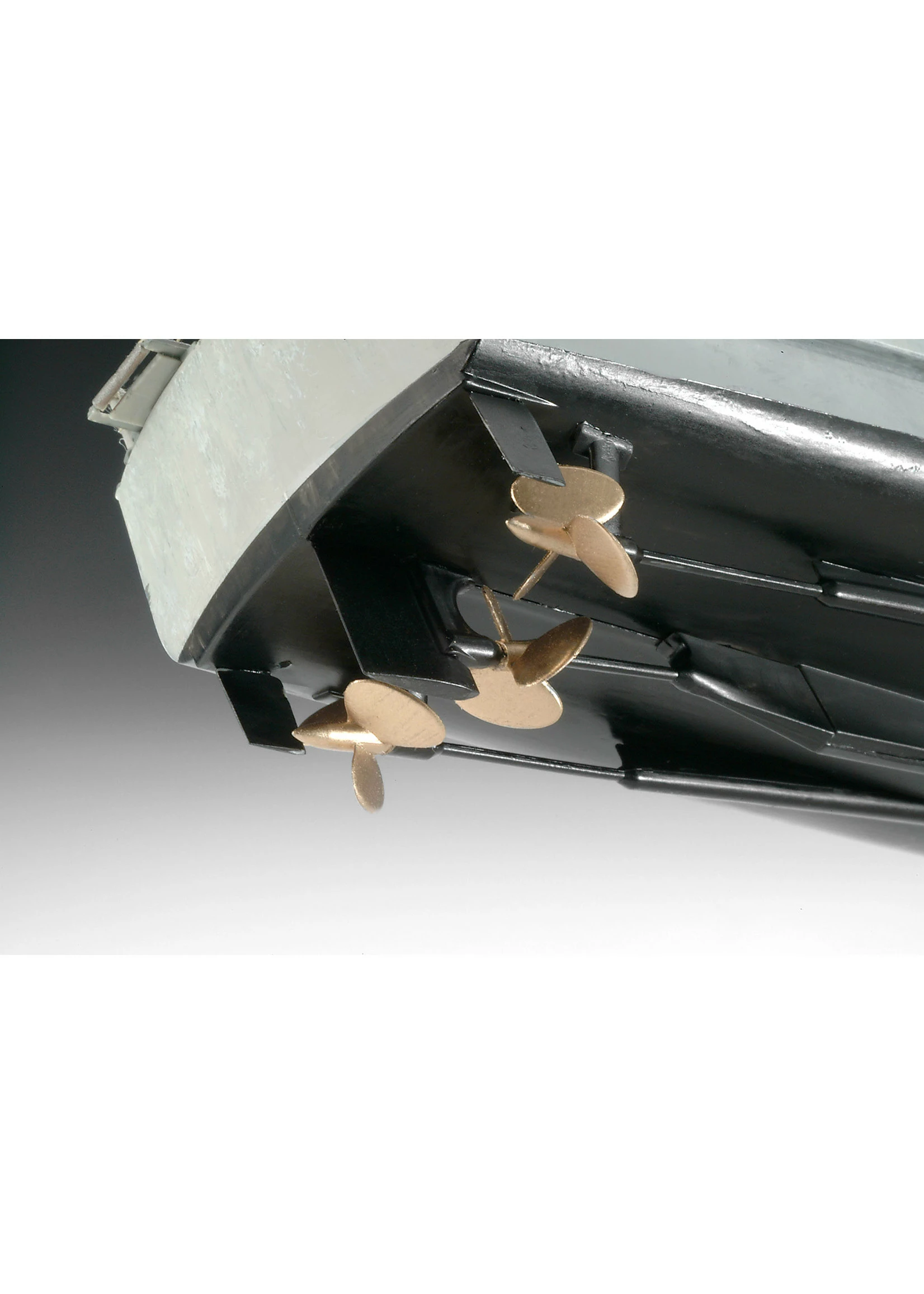 Revell Of Germany 05162 - 1/72 German Fast Attack Craft S-100 - Image 5